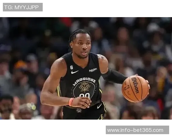 邓利维谈库明加续约事件称训练营内未见任何影响 邓利维谈库明加续约事件称训练营内未见任何影响