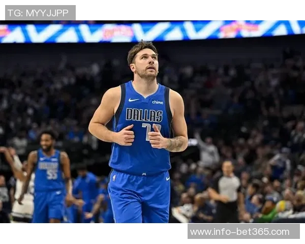 库里称赞库明加勇挑东契奇防守重任表现出色令人印象深刻